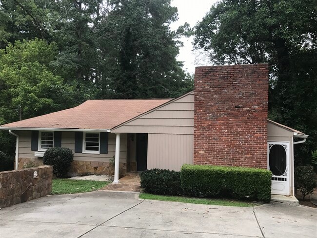 Building Photo - 633 Clairmont Cir