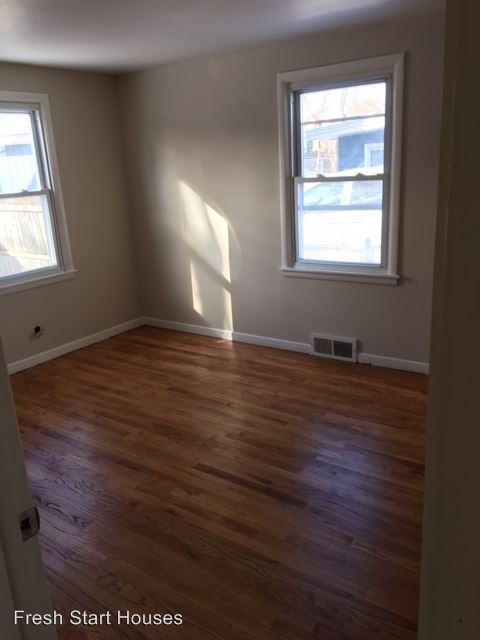 Foto del edificio - 314 Raphael Ave