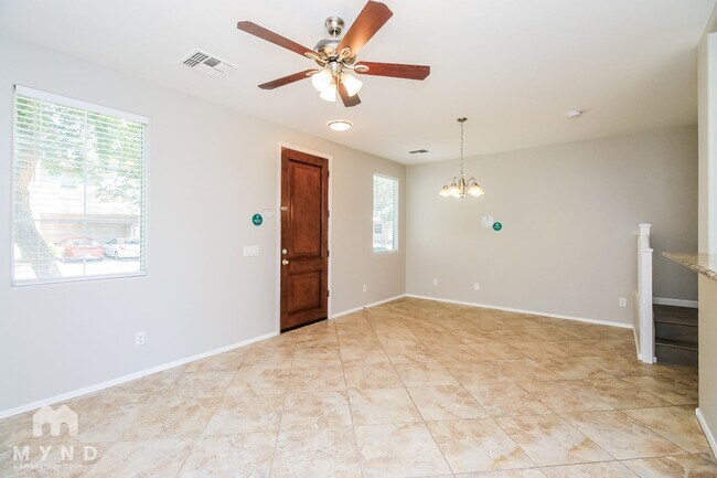 Foto del edificio - 4253 E Tyson St