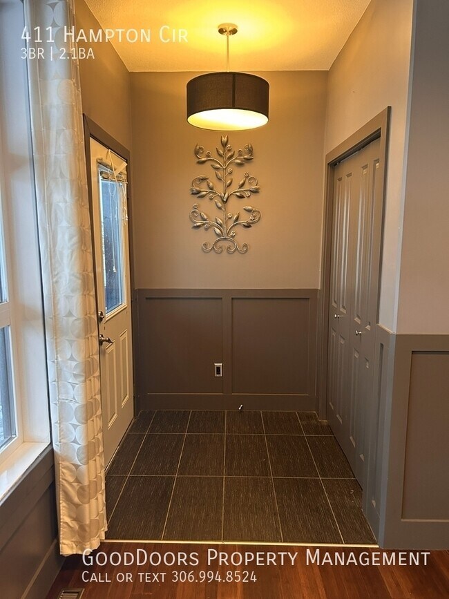 Photo du bâtiment - 411 Hampton Cir