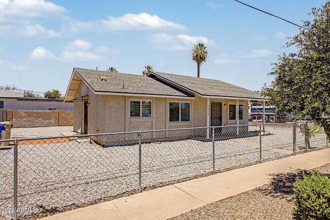 Building Photo - 5938 W Ocotillo Rd