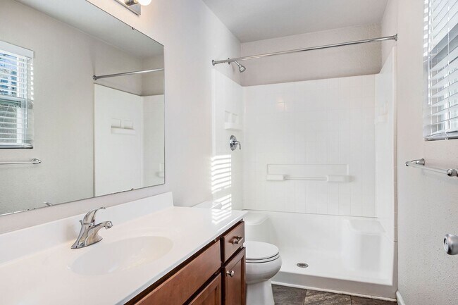 Building Photo - Newer 4 Bedroom Home Grand Ledge Schools I...
