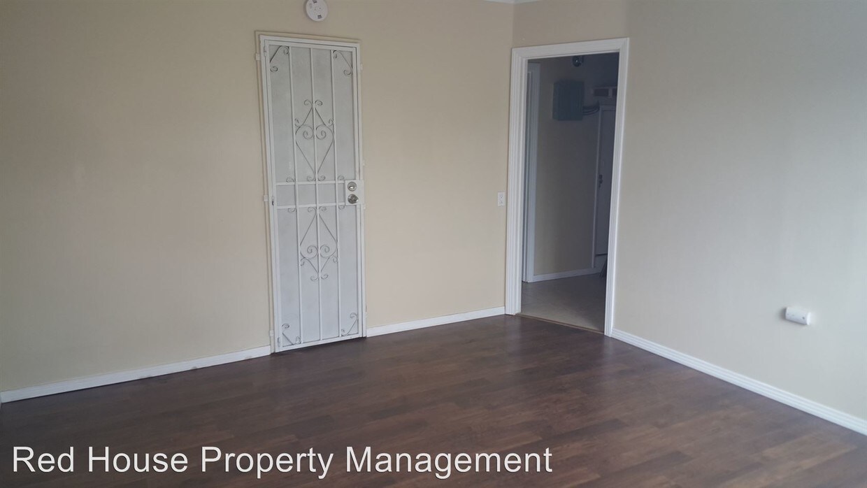 Building Photo - 513 Pitta St