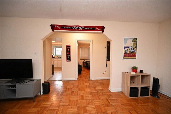 Photo - 2802 Digby Ave Apartment