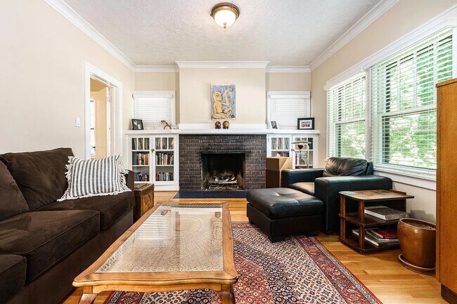 Main floor living room with gas fireplace - 1101 N 19th St