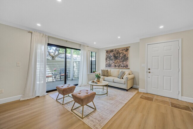 Foto del edificio - 160 Eastridge Dr