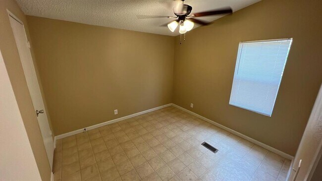 Foto del edificio - 124 Shawn Ln
