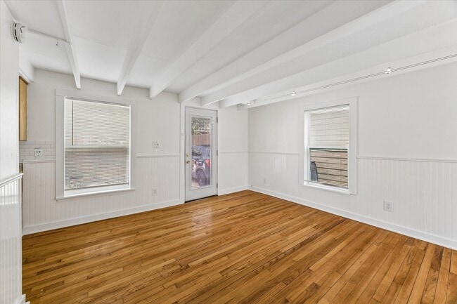 Building Photo - 820 Heights Blvd