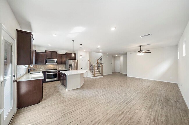 Building Photo - 8663 Cedardale Park Dr