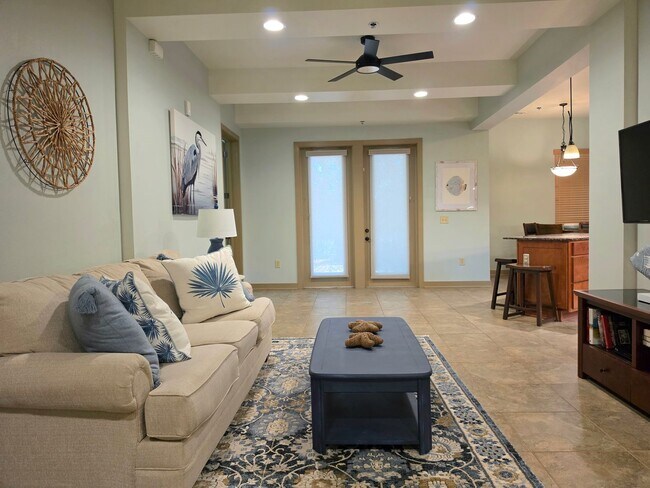 Foto del edificio - Ground floor 2/2 at The Enclave at Oak Hill
