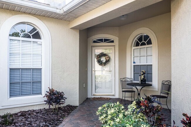 Building Photo - 2 Bedroom Furnished Short Term Rental in G...