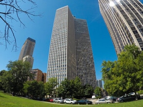 Building Photo - 2626 N Lakeview Ave