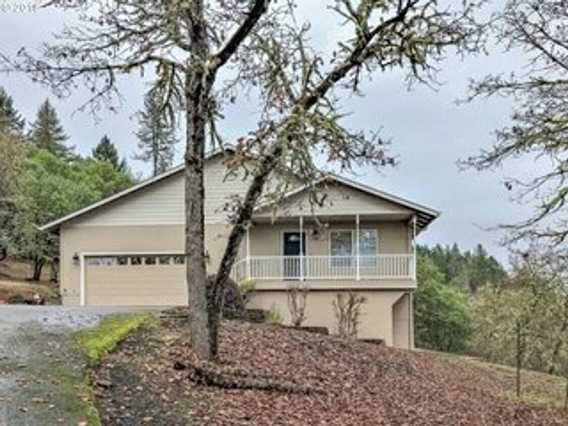 Foto principal - 4 Bedroom 2.5 Bath House with Amazing Views!