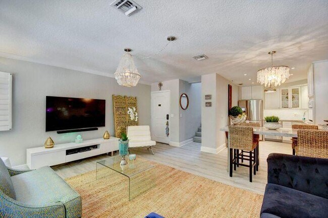 Building Photo - 250 S Ocean Blvd