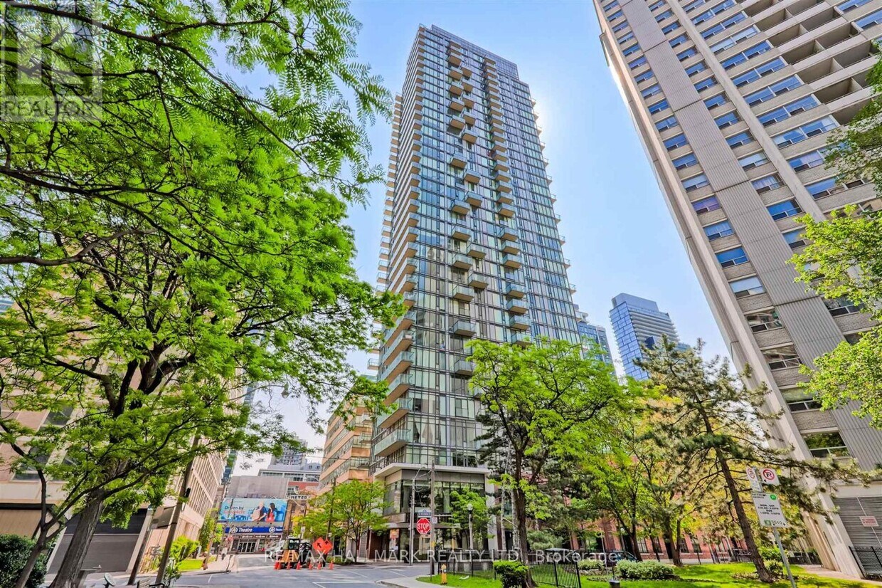 Photo principale - 75-2475 St Nicholas St