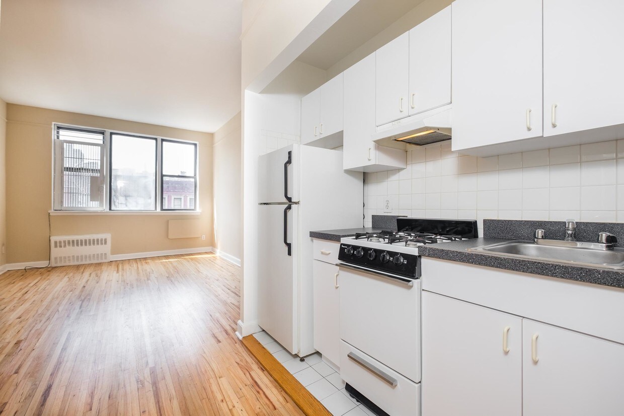 Primary Photo - 1582 1st Avenue