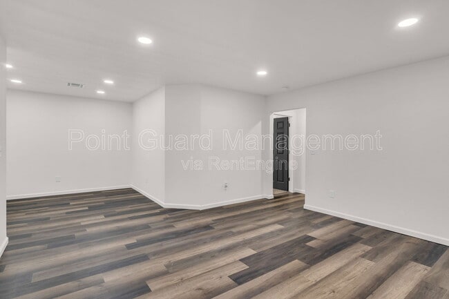 Building Photo - 955 Leroy St