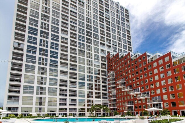 Building Photo - 1541 Brickell Ave