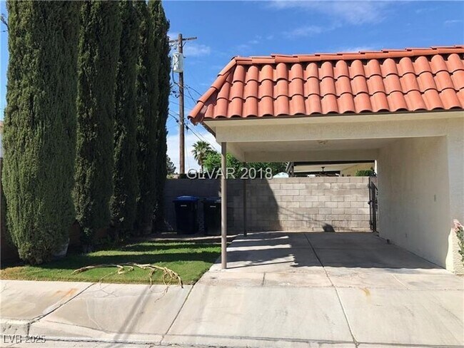 Foto del edificio - 1850 Center St