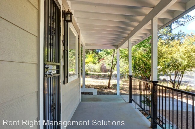 Building Photo - 3 br, 1 bath House - 325 Gail Gardner