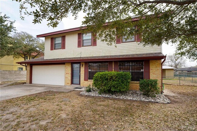 Building Photo - 204 E Gomez Dr