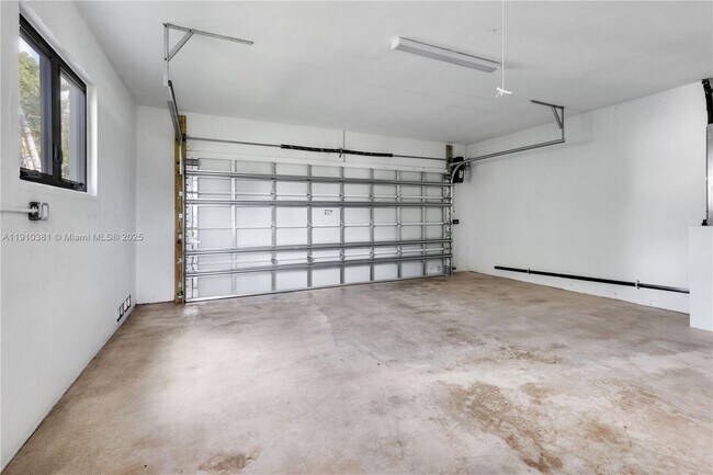 Building Photo - 8000 SW 139th Ter