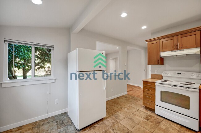 Building Photo - Charming 1-bedroom, 1-bathroom unit in Greenwood
