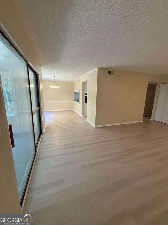 Foto del edificio - 343 Seasons Pkwy