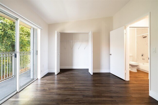 Foto del edificio - 6806 NW 166th Terrace