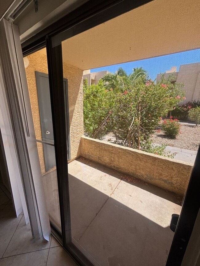 Foto del edificio - 1201 S McClintock Dr