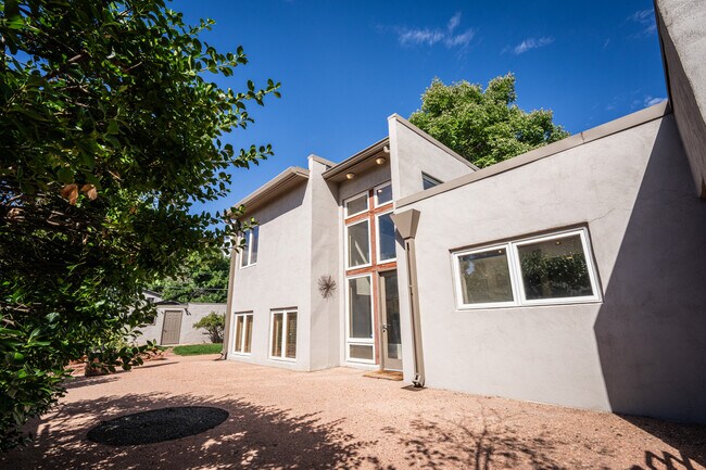 Foto del edificio - 2501 S Columbine St