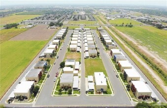 Building Photo - 31 W Daffodil Ave