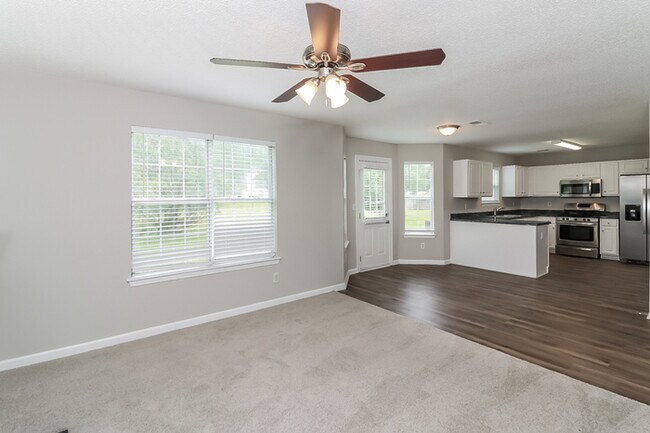 Building Photo - 5406 Beaver Lake Dr SW