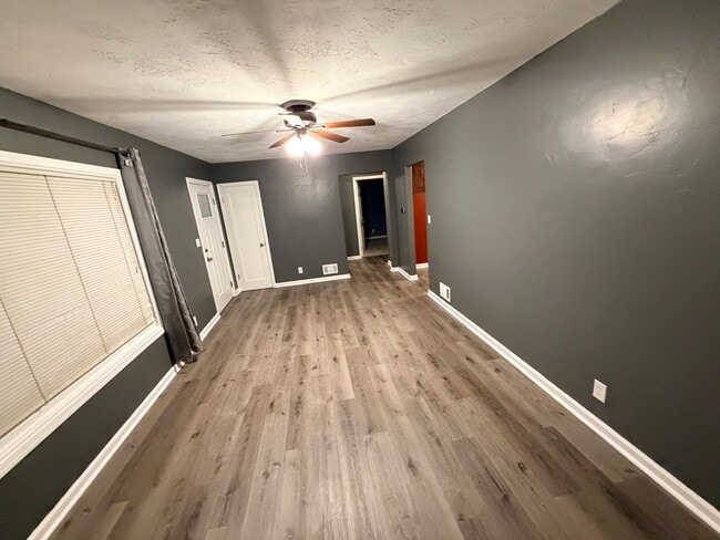 Foto del edificio - 933 E 13th St