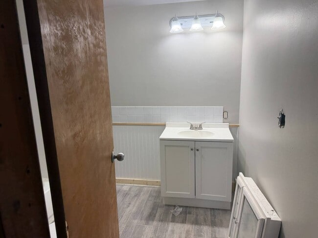 Building Photo - 103 Hollyhock Ln