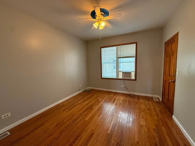 Foto del edificio - 4418 W Armitage Ave