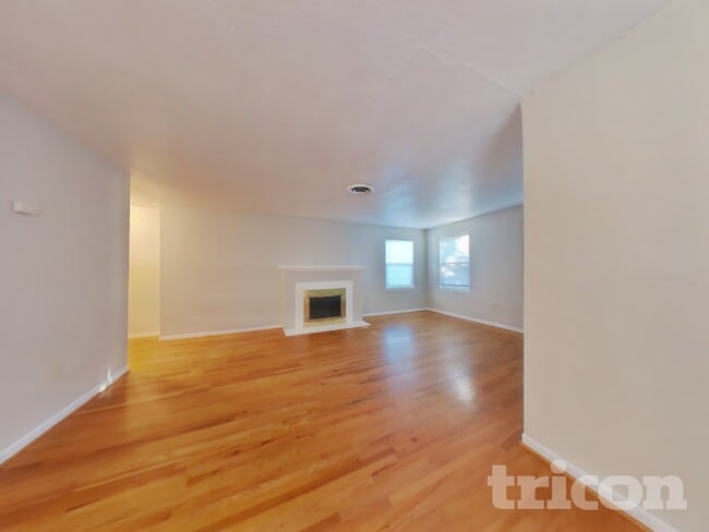 Building Photo - 342 Camellia Way