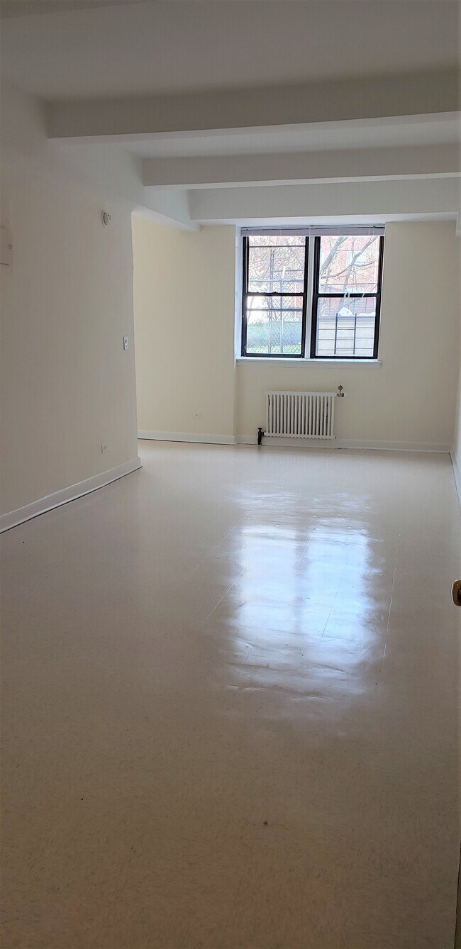 Building Photo - 137-20 45th Ave