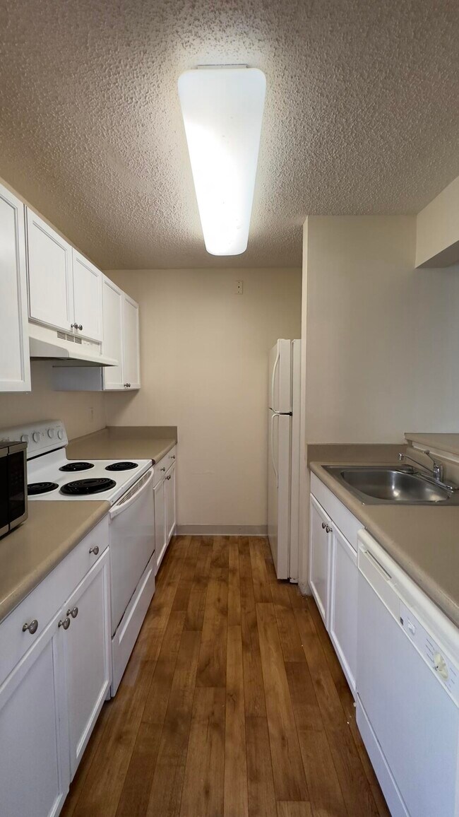 Foto del edificio - 811 Meadows Cir