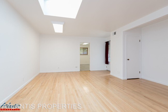 Building Photo - 4818 Kingdale Dr