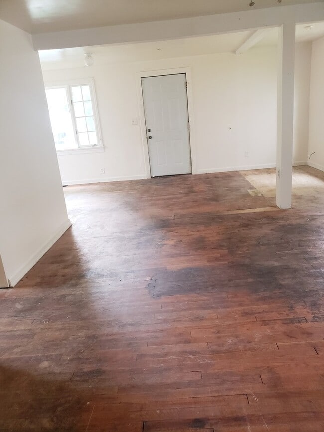 Building Photo - 409 Hendry St