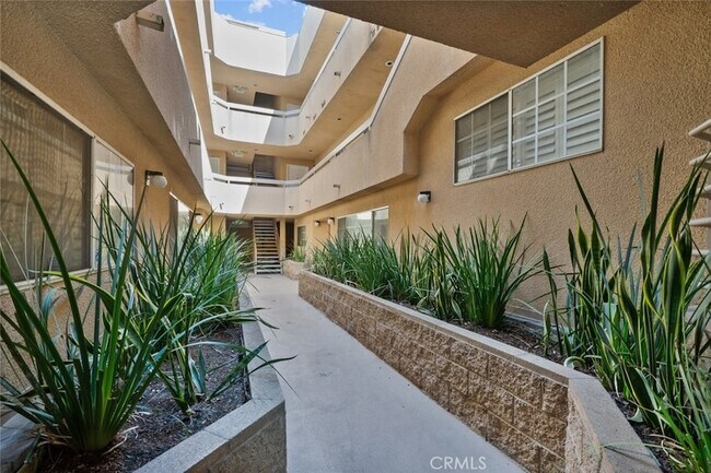 Foto del edificio - 333 W Alameda Ave