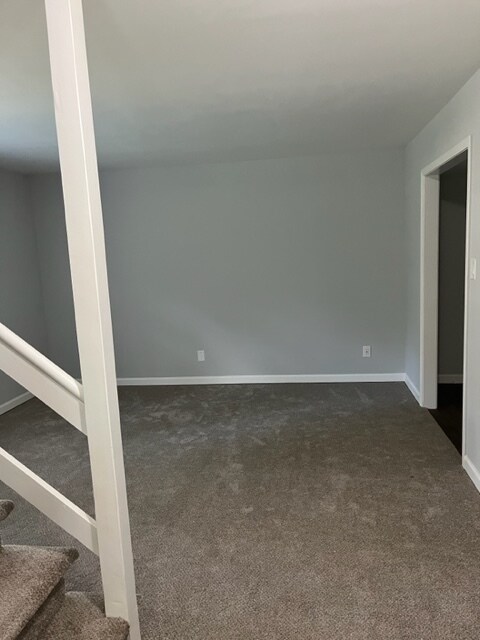 Foto del edificio - 128 Rainbow Ct