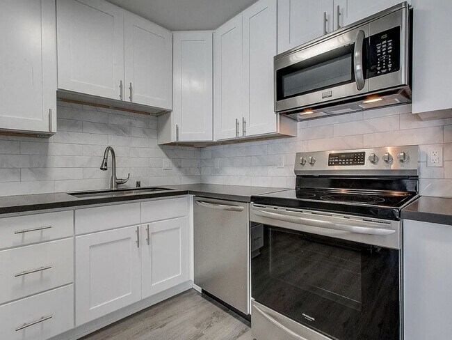 Foto del edificio - 2700 Peterson Pl