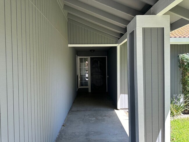 Foto del edificio - single story 3 bedroom 2 bathroom