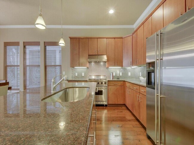 Foto del edificio - 1115 Kinney Ave