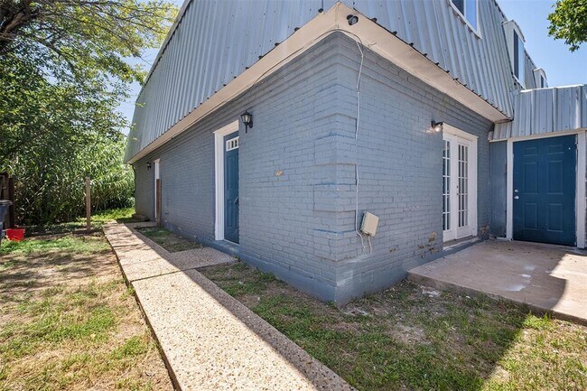 Foto del edificio - 2217 Mission Hill Dr