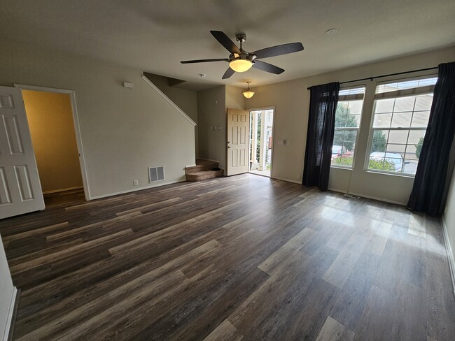 Building Photo - 7243 Country Side Grv