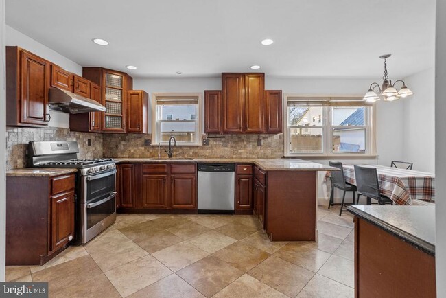 Building Photo - 410 Barby Ln
