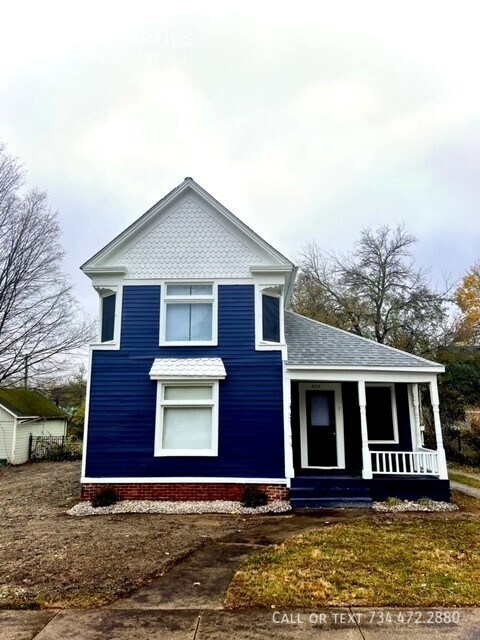 Primary Photo - 509 N River St